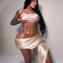  Nude