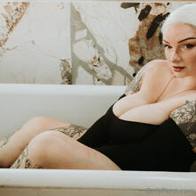  Nude