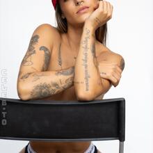  Nude