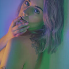  Nude