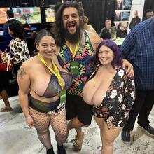  Nude