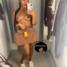  Nude