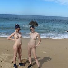  Nude