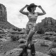  Nude