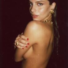  Nude