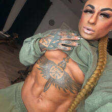  Nude