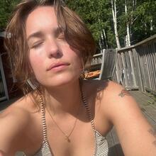  Nude
