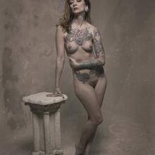  Nude