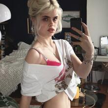  Nude