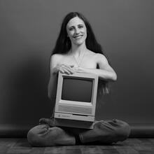  Nude