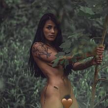  Nude