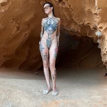  Nude