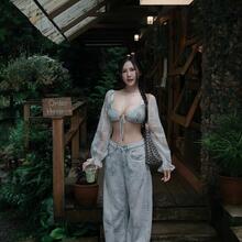  Nude