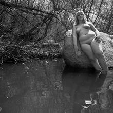  Nude