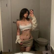  Nude