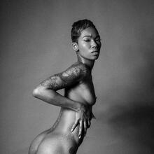  Nude