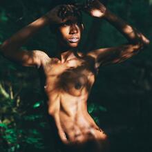  Nude