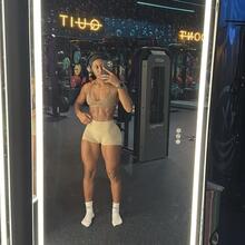  Nude
