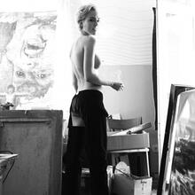  Nude
