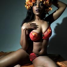  Nude
