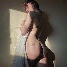  Nude