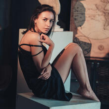  Nude