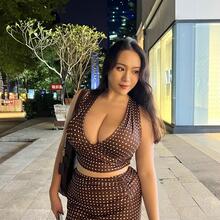  Nude