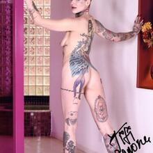  Nude