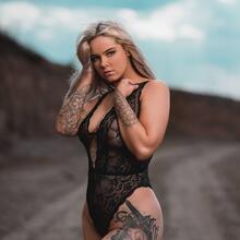  Nude