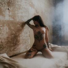  Nude