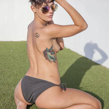  Nude