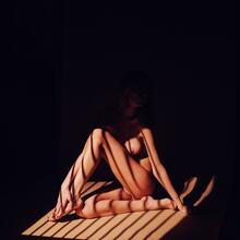  Nude