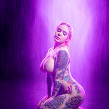 Nude