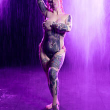  Nude