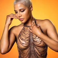  Nude