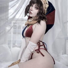  Nude