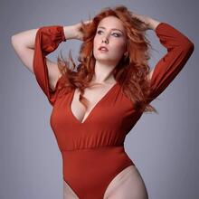  Nude