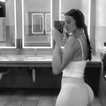  Nude