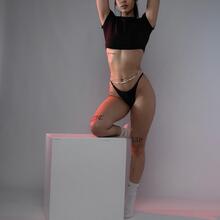 Nude