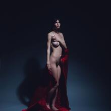  Nude