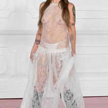  Nude