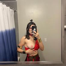  Nude