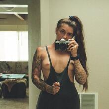  Nude