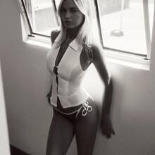  Nude