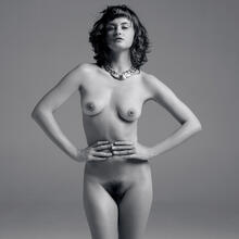  Nude