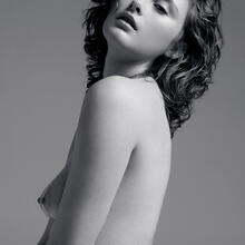  Nude