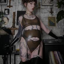  Nude