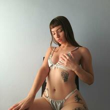 Nude