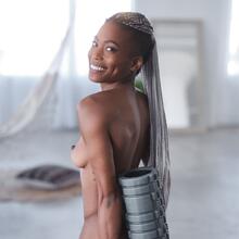  Nude
