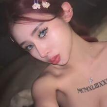  Nude